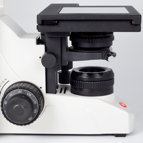 MICROSCOPIO METALÚRGICO MOTIC - BA310MET-T TRINOCULAR